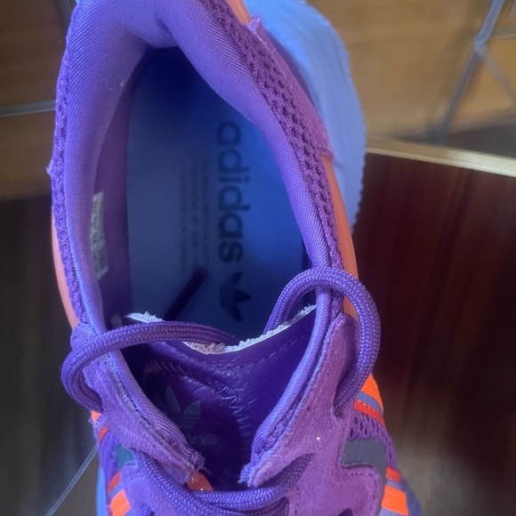 Adidas sneakers-size 8 - Picture 5 of 7